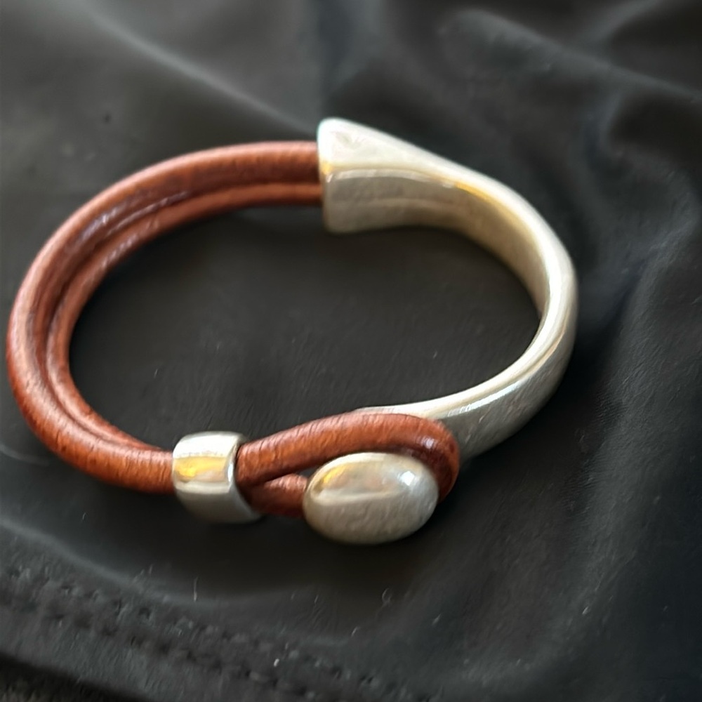 LEATHER & SILVER TONE BRACELET
